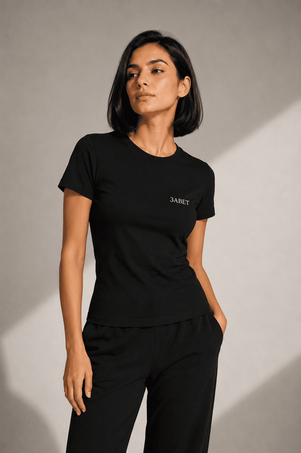 Regular fit tee - Crna